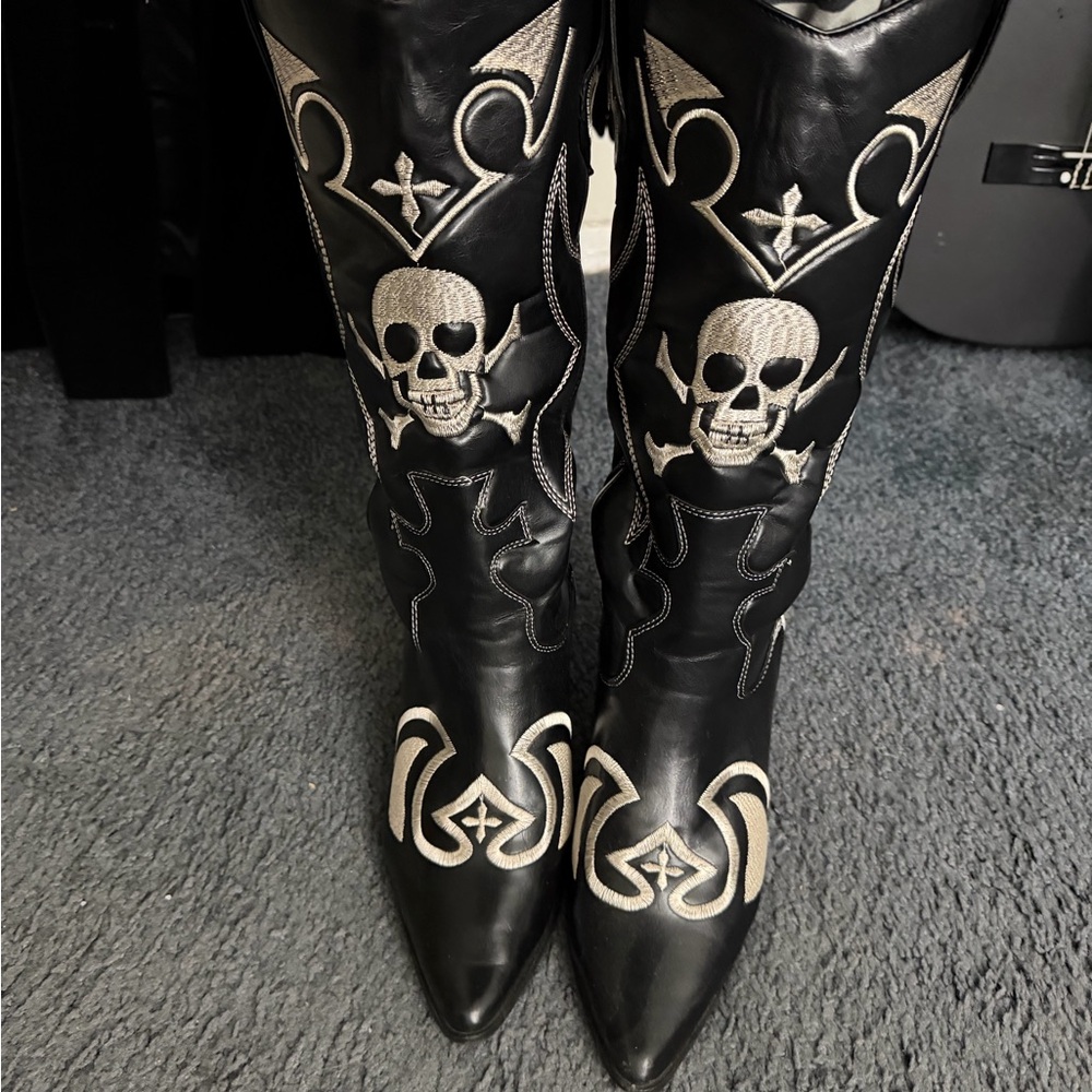 Skull Embroidered Black Leather Boots